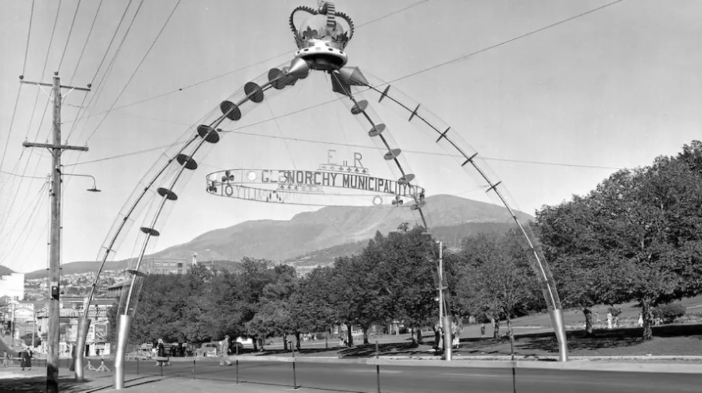 An arch spanning across a road, displaying a royal crown and the words 'ERII: Glenorchy Municipality'.