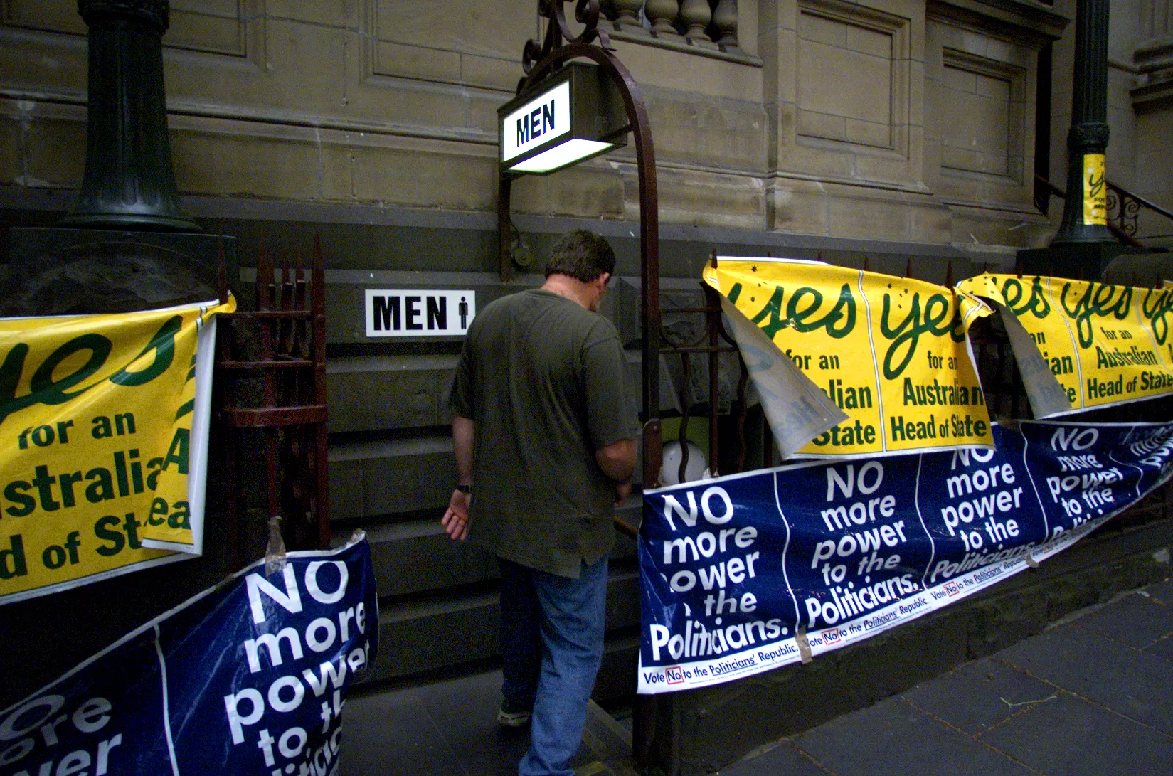 A voter walks past political banners on his way to the polling booth at Melbourne Town Hall during the republic referendum, 6 November 1999.