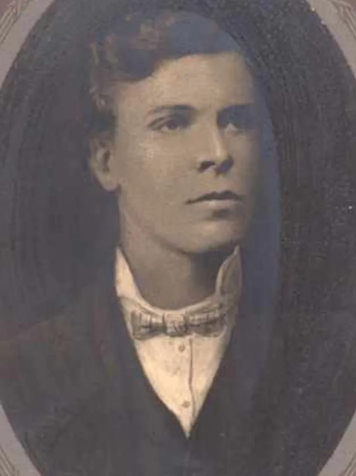 Portrait of Andrew Fisher, wearing a suit and bow tie, framed with an oval border.