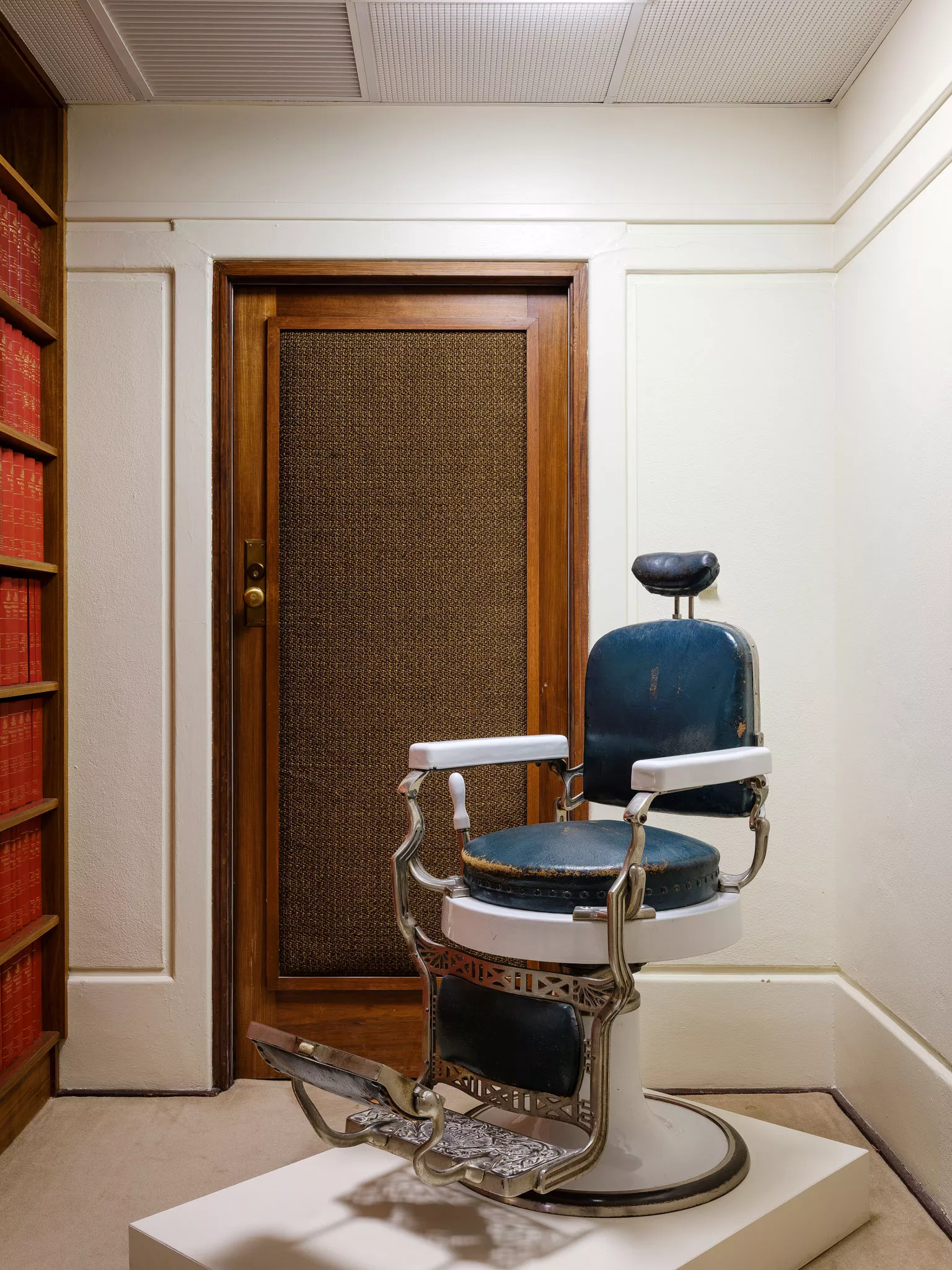 Barber&#039;s chair